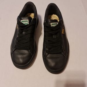 Black faux  leather  Puma  sneakers  size 8